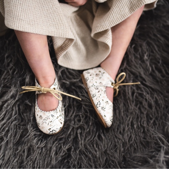 Everly Flats - Vintage Lady- Riley & Co - Picture 5 of 15